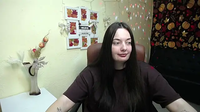 Snapshot of MilanaPrice chatting on 11-23-25, 06:30 MilanaPrice online show from 11-23-25, 06:30