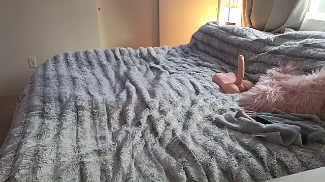 JESS LOVES online show from 12-18-24, 07:08