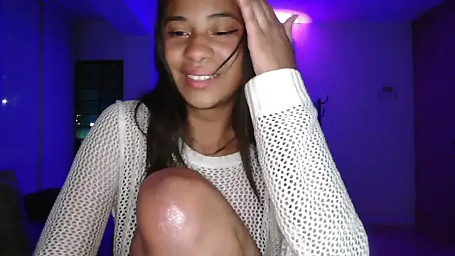 Snapshot of dark_enchantress_ chatting on 10-21-25, 12:33 dark enchantress online show from 10-21-25, 12:33