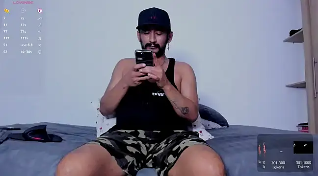 Snapshot of Cloudy_pigDude chatting on 02-06-25, 06:29 Cloudy pigDude online show from 02-06-25, 06:29