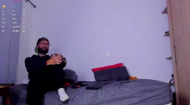 Snapshot of Cloudy_pigDude chatting on 02-16-25, 03:15 Cloudy pigDude online show from 02-16-25, 03:15