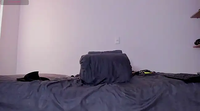 Snapshot of Cloudy_pigDude chatting on 03-07-25, 03:18 Cloudy pigDude online show from 03-07-25, 03:18