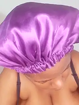 Snapshot of bigtitssxx chatting on 04-12-26, 03:33 bigtitssxx online show from 04-12-26, 03:33