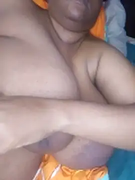 Snapshot of bigtitssxx chatting on 04-14-26, 04:35 bigtitssxx online show from 04-14-26, 04:35