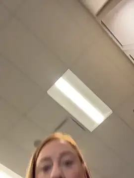 Snapshot of cinnatitties chatting on 10-28-25, 03:04 cinnatitties online show from 10-28-25, 03:04