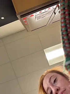 Snapshot of cinnatitties chatting on 10-31-25, 06:31 cinnatitties online show from 10-31-25, 06:31