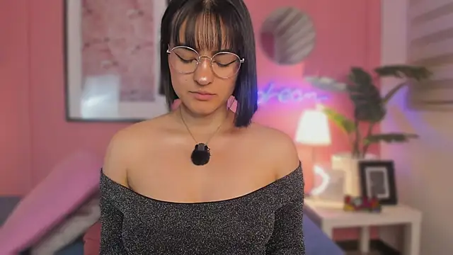 SoySaraa online show from 12-17-25, 06:19