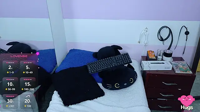 Catwhite  online show from 10-15-25, 06:08