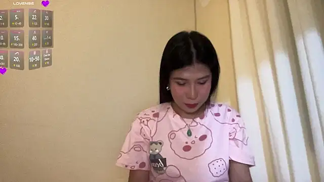 Snapshot of Anna_Leah chatting on 10-27-25, 04:11 Anna Leah online show from 10-27-25, 04:11