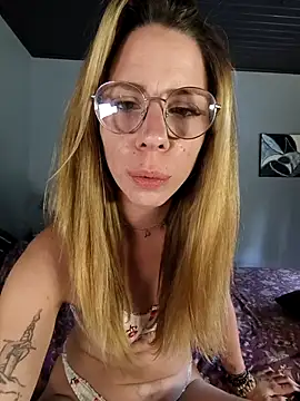 Snapshot of OnnaaH chatting on 09-14-25, 11:09 OnnaaH online show from 09-14-25, 11:09