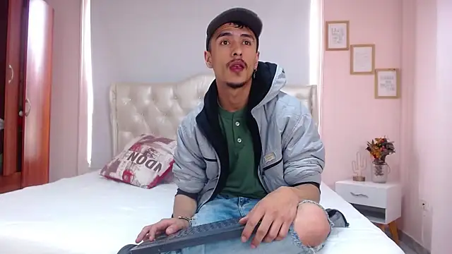 ryan maxy online show from 02-04-25, 01:48