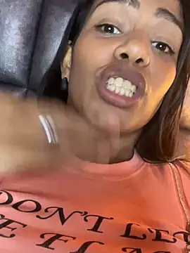ArielleMillerr online show from 12-19-24, 09:17