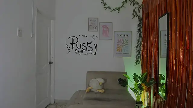 Snapshot of hornyprincess__ chatting on 10-20-25, 06:08 hornyprincess online show from 10-20-25, 06:08