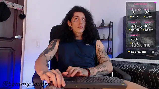 Snapshot of tommylongxx chatting on 10-16-25, 02:45 tommylongxx online show from 10-16-25, 02:45