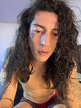 Snapshot of tommylongxx chatting on 11-28-25, 01:19 tommylongxx online show from 11-28-25, 01:19