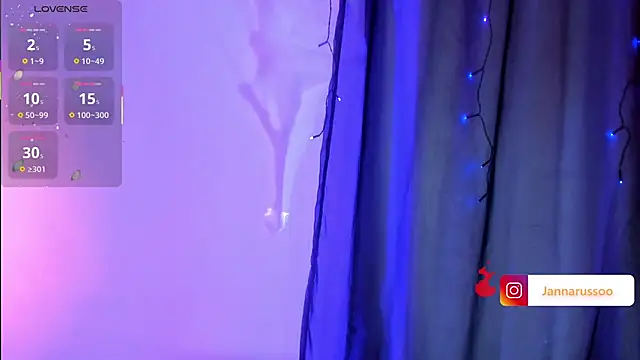 Snapshot of EmmaRusso chatting on 10-16-25, 09:05 EmmaRusso online show from 10-16-25, 09:05