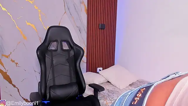 Snapshot of EmilyBoonny1 chatting on 11-15-25, 07:54 EmilyBoonny1 online show from 11-15-25, 07:54