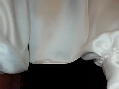 Snapshot of elenaza chatting on 11-16-25, 10:15 elenaza online show from 11-16-25, 10:15