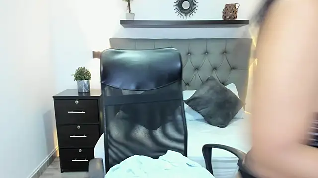 isabella florez online show from 03-01-25, 06:00