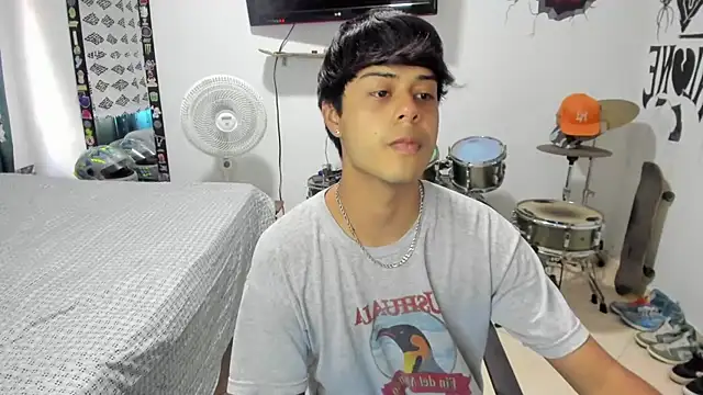 Snapshot of Zack_falcon chatting on 02-13-25, 07:21 Zack falcon online show from 02-13-25, 07:21