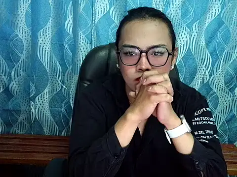 Snapshot of Your_PrettyGirlxxx chatting on 09-16-25, 12:00 Your PrettyGirlxxx online show from 09-16-25, 12:00