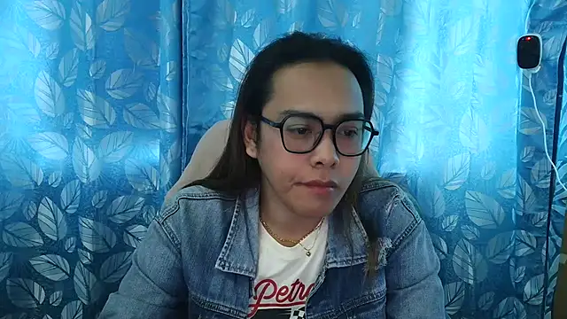 Snapshot of Your_PrettyGirlxxx chatting on 10-22-25, 02:23 Your PrettyGirlxxx online show from 10-22-25, 02:23