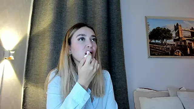 Assh lee  online show from 10-21-25, 01:12