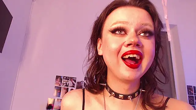 Snapshot of ursula_davis chatting on 01-29-25, 11:35 ursula davis online show from 01-29-25, 11:35