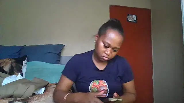 Snapshot of EbonySeductressx chatting on 10-20-25, 12:05 EbonySeductressx online show from 10-20-25, 12:05