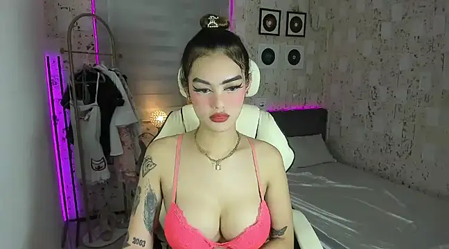 AlexandraMooree online show from 02-08-25, 07:04