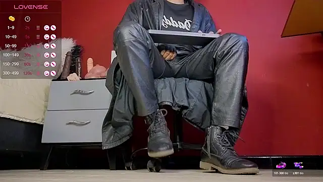 Snapshot of TomLover_12 chatting on 11-06-25, 01:17 TomLover 12 online show from 11-06-25, 01:17