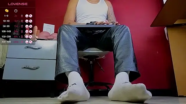 Snapshot of TomLover_12 chatting on 12-01-25, 12:48 TomLover 12 online show from 12-01-25, 12:48