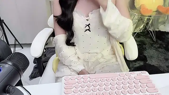 Mya Lee online show from 01-24-25, 10:19