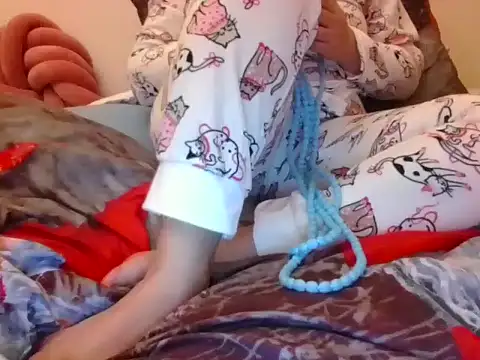 RealLittleRedRidingHood online show from 11-22-25, 03:55