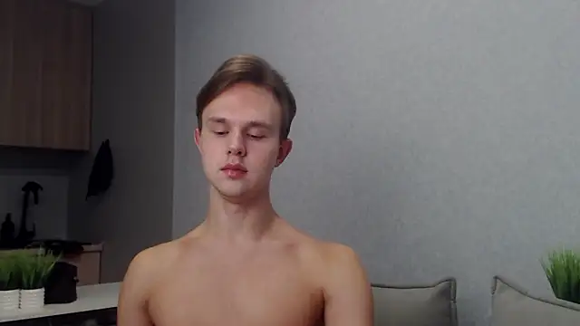 Snapshot of MartinMendez chatting on 10-10-25, 12:37 MartinMendez online show from 10-10-25, 12:37