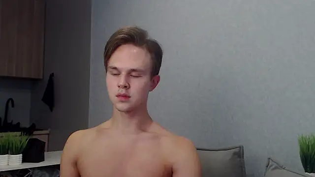 Snapshot of MartinMendez chatting on 10-17-25, 09:23 MartinMendez online show from 10-17-25, 09:23