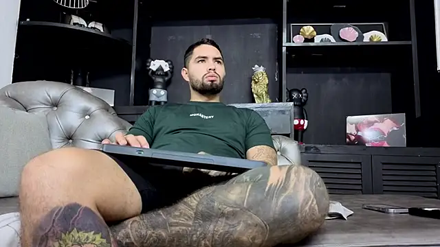 Snapshot of matteosantos chatting on 12-14-25, 11:59 matteosantos online show from 12-14-25, 11:59