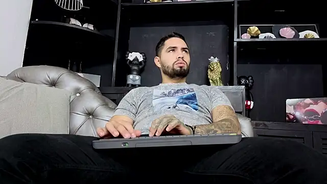 Snapshot of matteosantos chatting on 12-15-25, 11:36 matteosantos online show from 12-15-25, 11:36