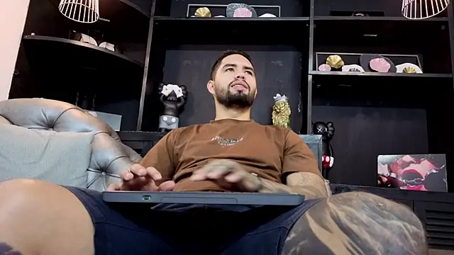 Snapshot of matteosantos chatting on 12-17-25, 11:27 matteosantos online show from 12-17-25, 11:27