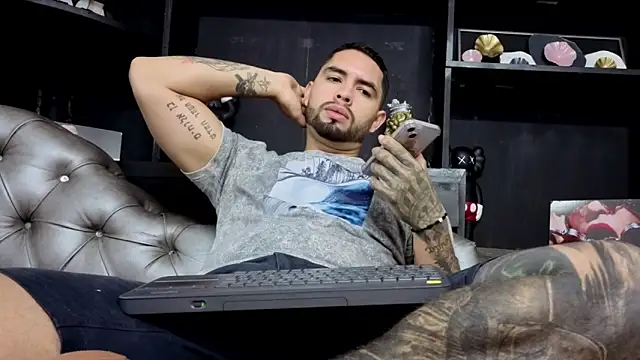 Snapshot of matteosantos chatting on 12-20-25, 10:33 matteosantos online show from 12-20-25, 10:33