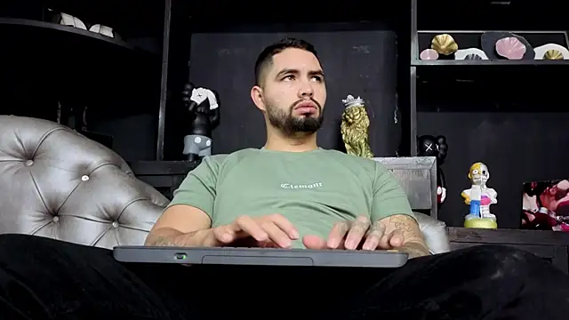 Snapshot of matteosantos chatting on 01-06-26, 10:30 matteosantos online show from 01-06-26, 10:30