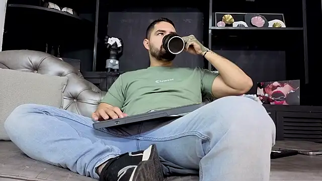 Snapshot of matteosantos chatting on 01-11-26, 12:10 matteosantos online show from 01-11-26, 12:10