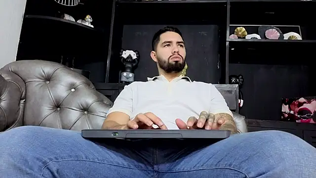 Snapshot of matteosantos chatting on 02-01-26, 11:42 matteosantos online show from 02-01-26, 11:42