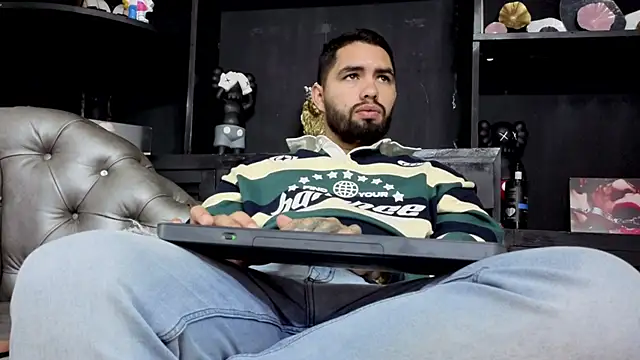 Snapshot of matteosantos chatting on 02-25-26, 11:09 matteosantos online show from 02-25-26, 11:09