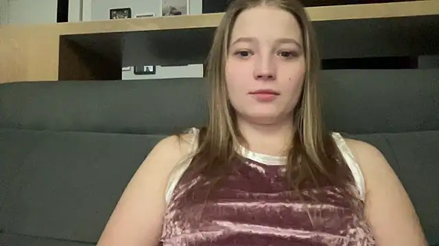 Snapshot of CharmingSarah chatting on 02-27-25, 06:20 CharmingSarah online show from 02-27-25, 06:20