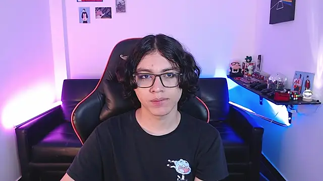 Snapshot of malik_harrison__ chatting on 12-15-24, 03:31 malik harrison   online show from 12-15-24, 03:31