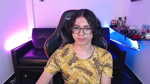 Snapshot of malik_harrison__ chatting on 12-17-24, 05:47 malik harrison   online show from 12-17-24, 05:47