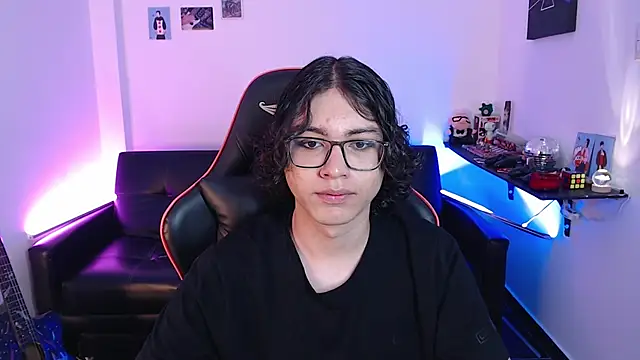 Snapshot of malik_harrison__ chatting on 12-23-24, 05:54 malik harrison   online show from 12-23-24, 05:54