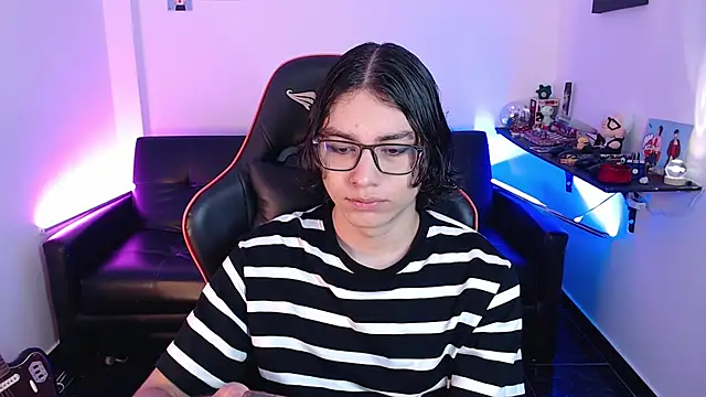 Snapshot of malik_harrison__ chatting on 01-02-25, 03:08 malik harrison   online show from 01-02-25, 03:08