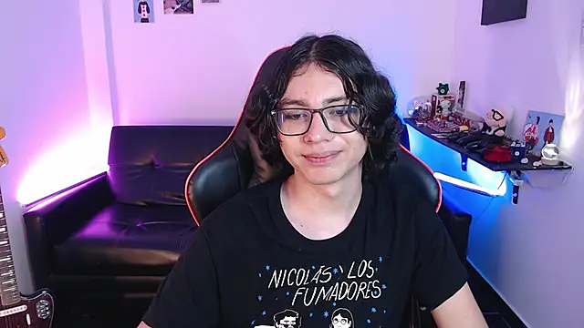 Snapshot of malik_harrison__ chatting on 01-03-25, 05:42 malik harrison   online show from 01-03-25, 05:42